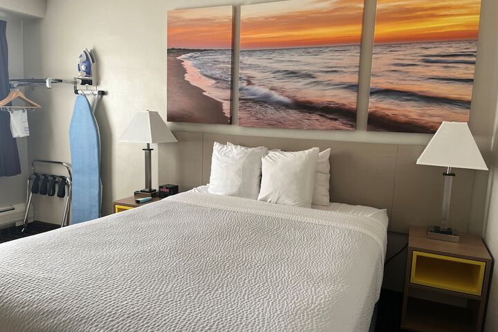 Room 10 of 19