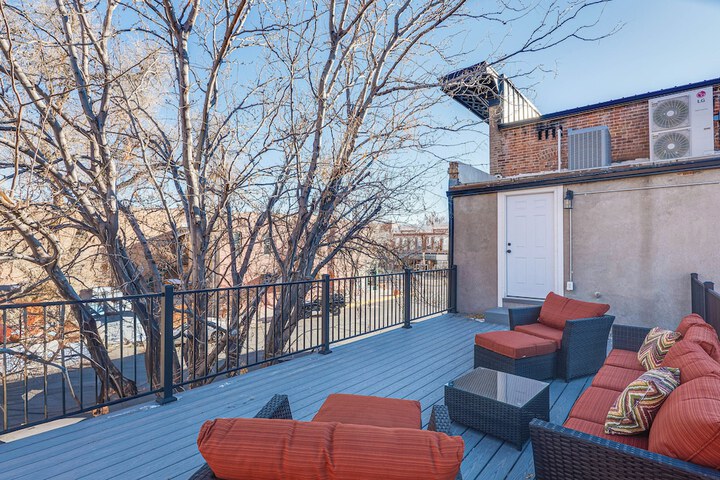 Florence Vacation Rental w / Rooftop Deck!