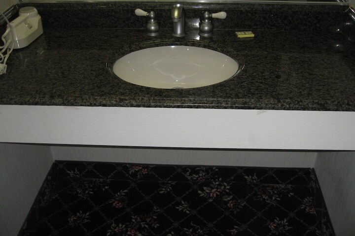 Room 6 of 33