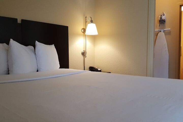 Room 11 of 27