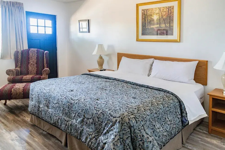 Riverwood Inn Hotel Deluxe King Suite