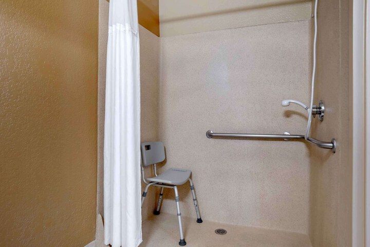 Room 16 of 24