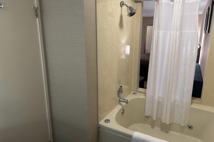 Wingate by Wyndham Utica