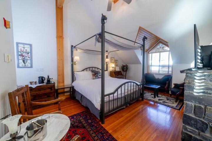Beaujolais Boutique B & B at Theas House- Adults Only