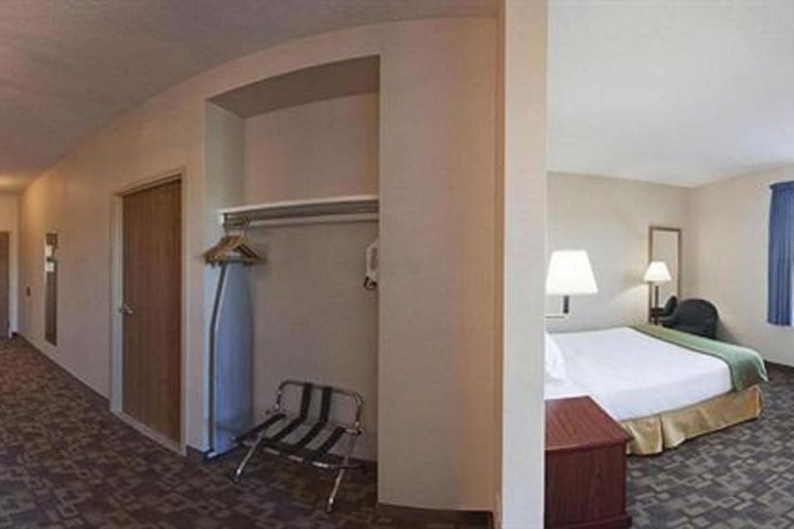 Room 44 of 75