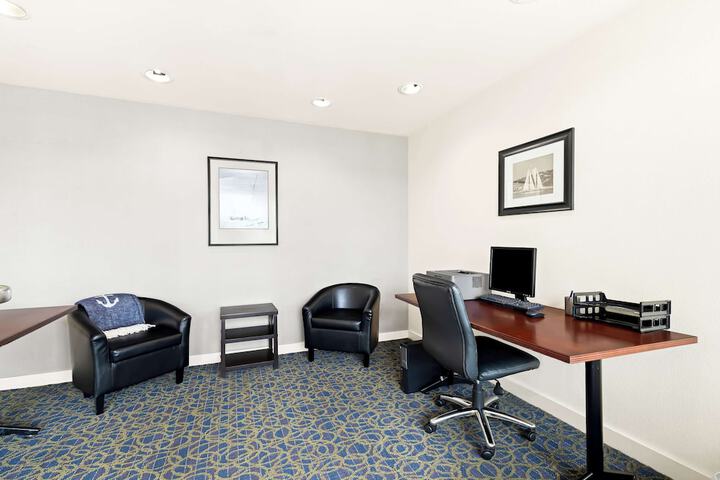 Business Center 31 of 31