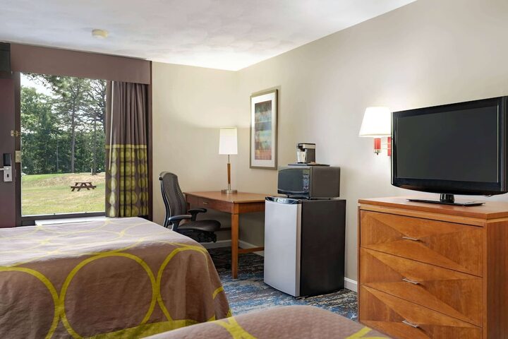 Room 10 of 27