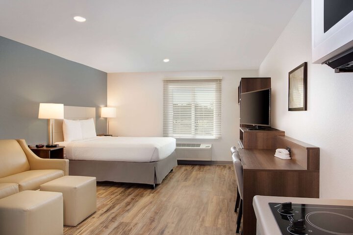 Room 7 of 24