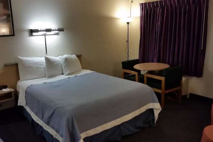 Room 8 of 33