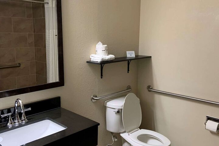 Room 13 of 32