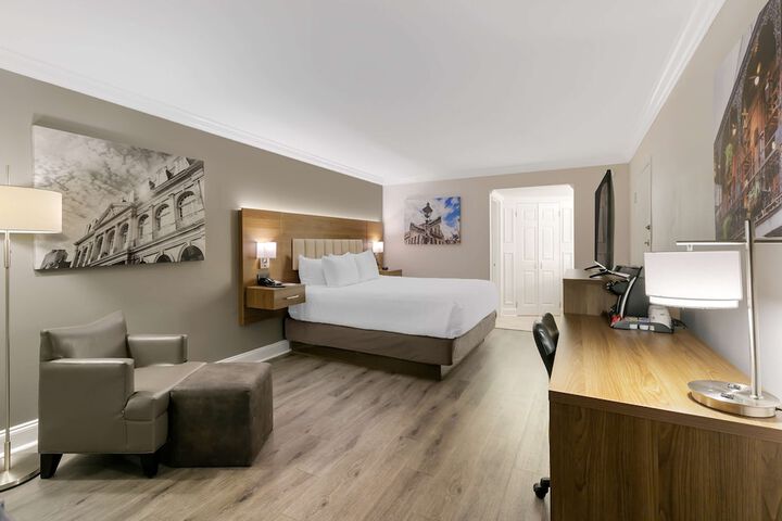 Room 40 of 61