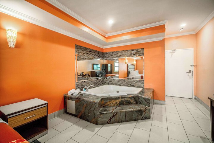 Rodeway Inn & Suites Pasadena