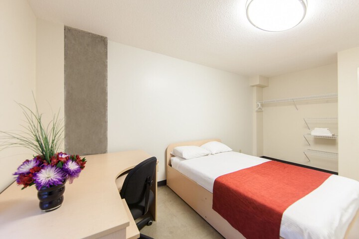 Room 53 of 80
