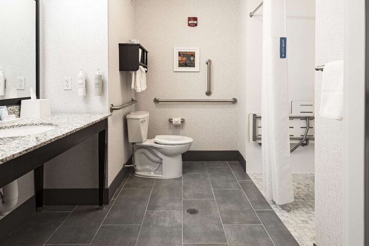 Hampton Inn & Suites Raleigh Downtown