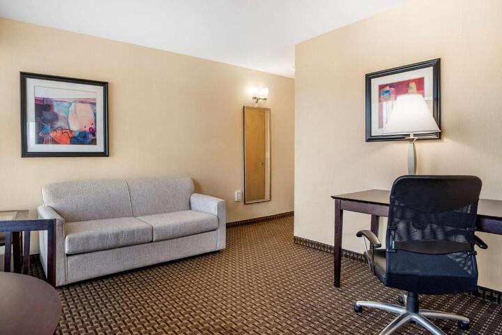 Best Western Plus Philadelphia Airport South at Widener University
