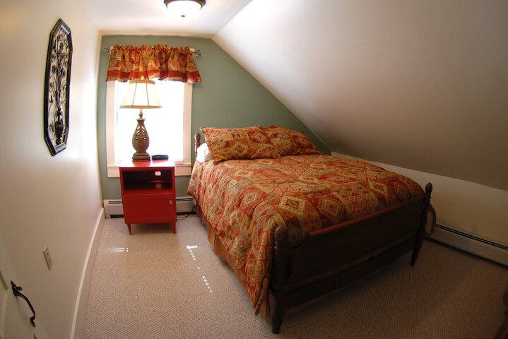 Room 27 of 38
