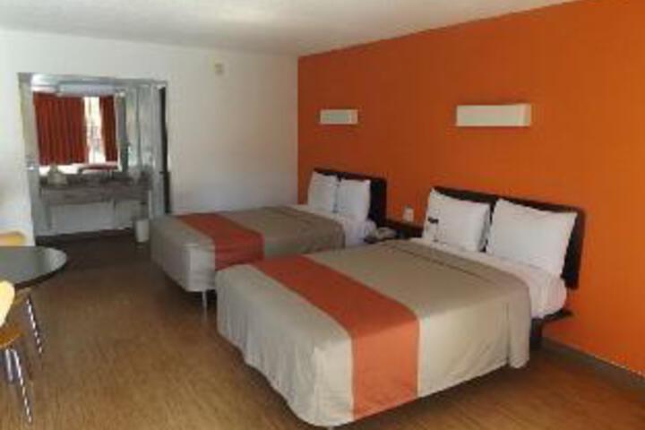 Motel 6 North Lima