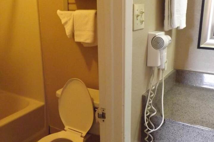Room 12 of 27