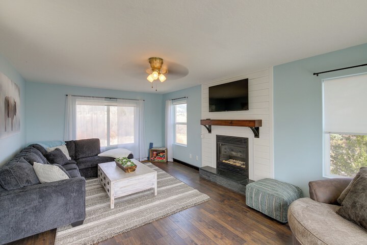 Pet-friendly Victor Home w / Fire Pit & Large Yard!