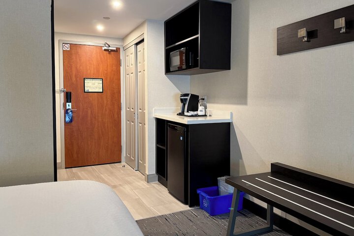 Holiday Inn Express & Suites Brampton by IHG