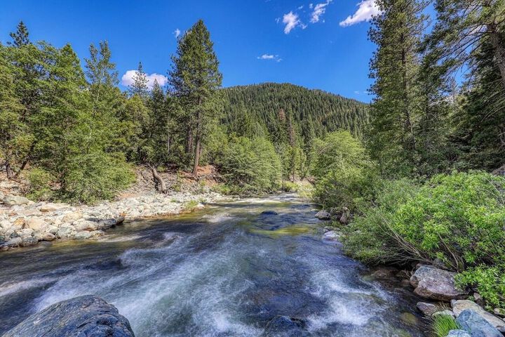 Yuba River Inn