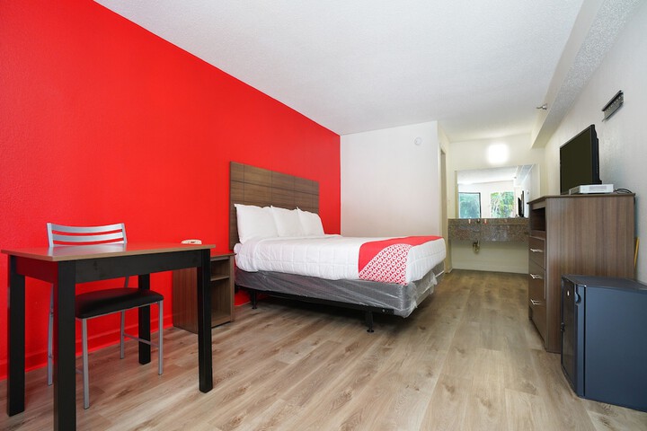 Room 10 of 30