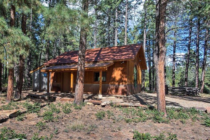 Mancos Cabin Rental on 80 Acres w / Mountain View!