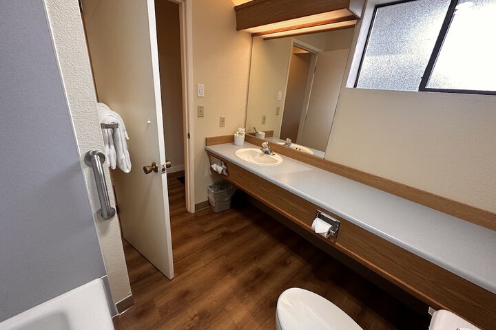 Room 146 of 181