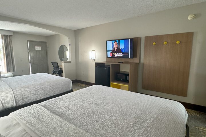 Room 17 of 28
