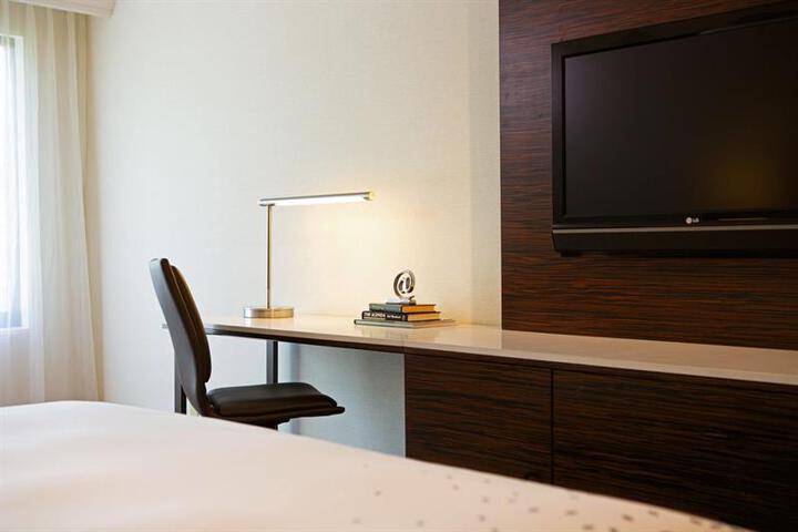RENAISSANCE WESTCHESTER HOTEL