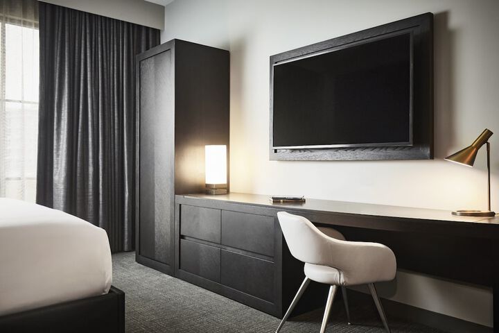 Room 28 of 77