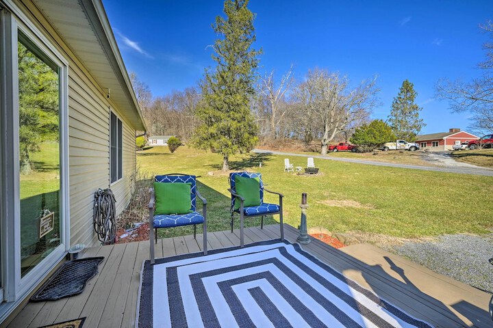 Berkeley Springs Vacation Home w / Fire Pit!