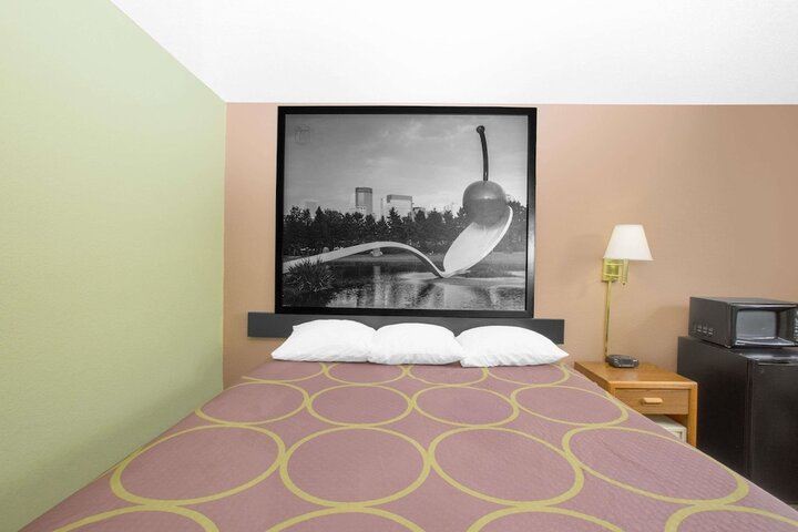 Room 6 of 15