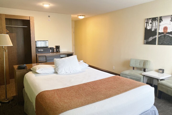 Room 16 of 62