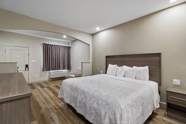 Room 15 of 35