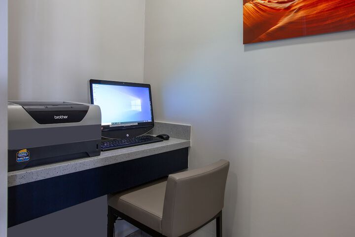 Business Center 73 of 82