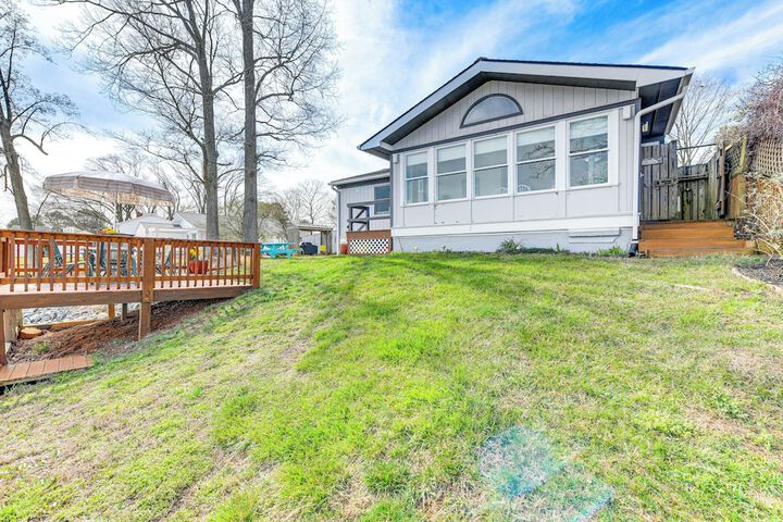 Riverfront Colonial Beach Home w / Private Beach!