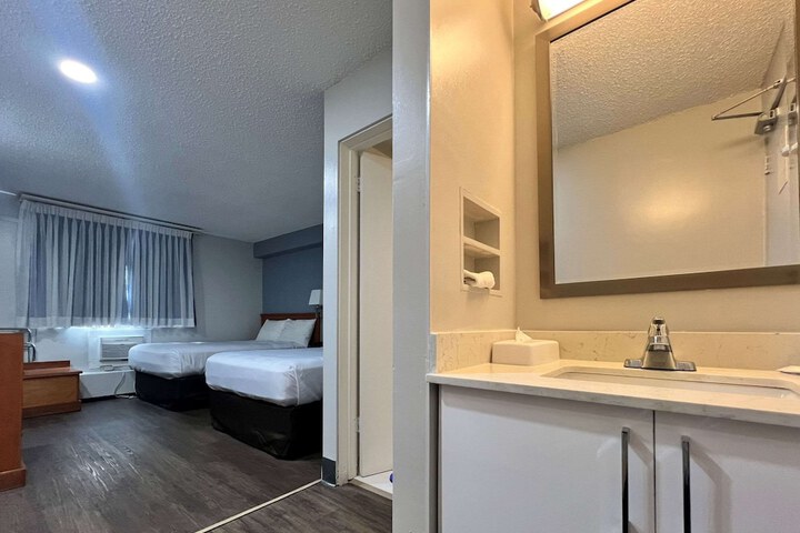 Room 17 of 61