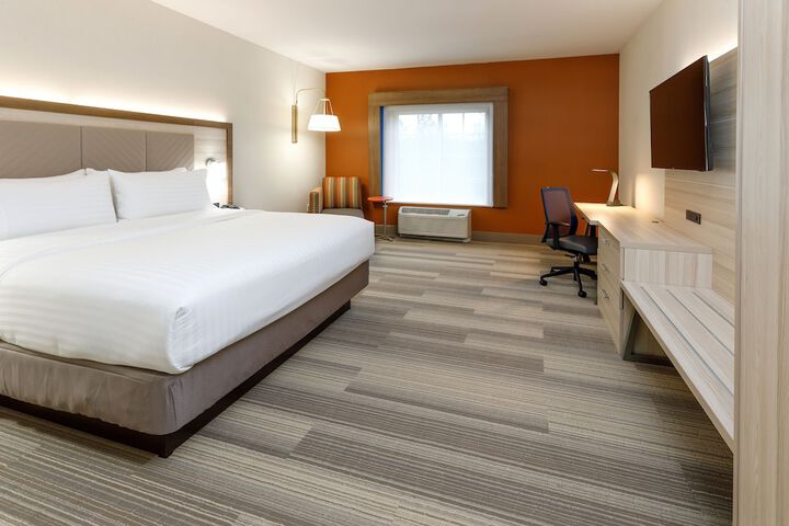 Holiday Inn Express & Suites Sturbridge by IHG