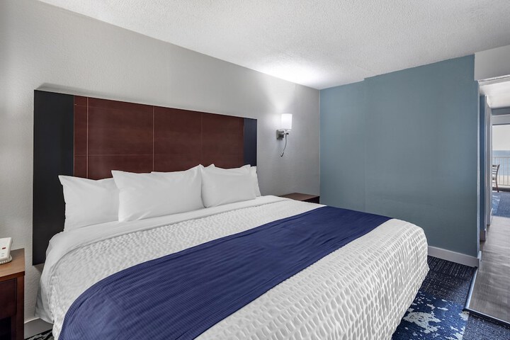 Room 6 of 15