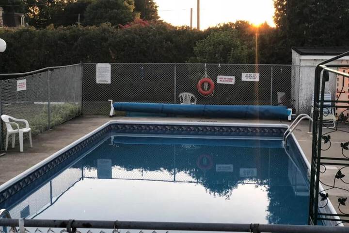 Pool 12 of 51