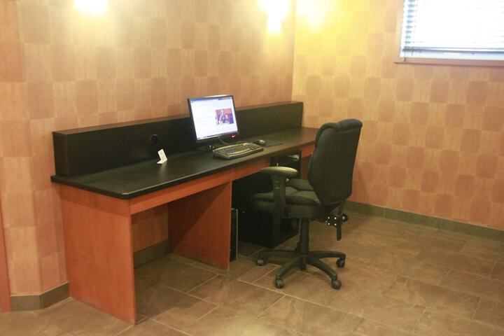 Business Center 21 of 22