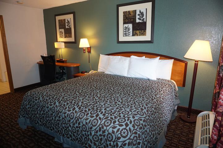 Room 9 of 25