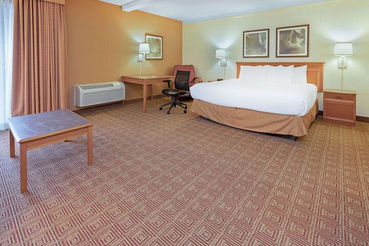 Room 14 of 28