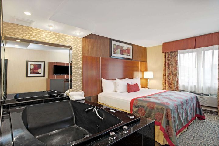 Room 9 of 30