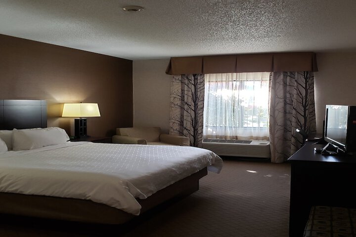 Holiday Inn Express Grove City by IHG
