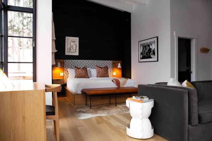 Woodstock Way Hotel