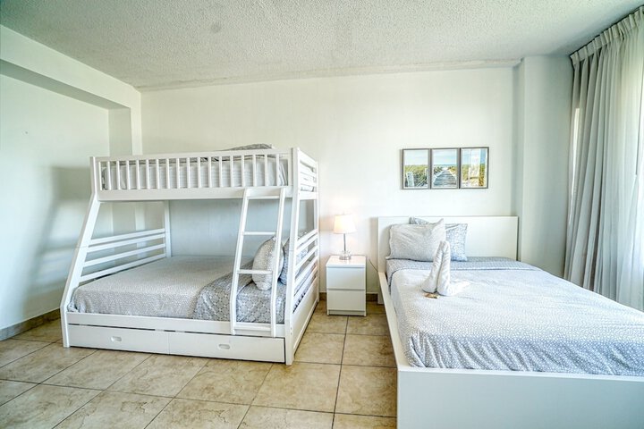 Room 130 of 242