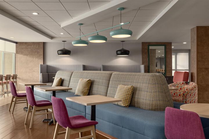 Home2 Suites by Hilton Bowling Green Hotel