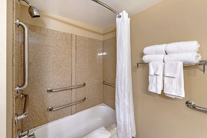 Room 14 of 30